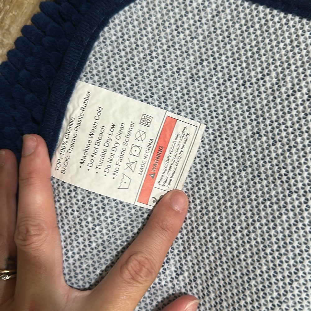 NWT Navy Blue Bath Mat -16x24 in - Picture 2 of 2